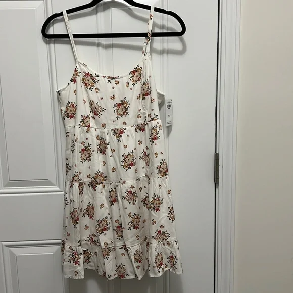 hollister summer dresses | | Navy Blue Dress Hollister Small Floral Print have for your seasonal essentials Fashionably.Bri on LTK